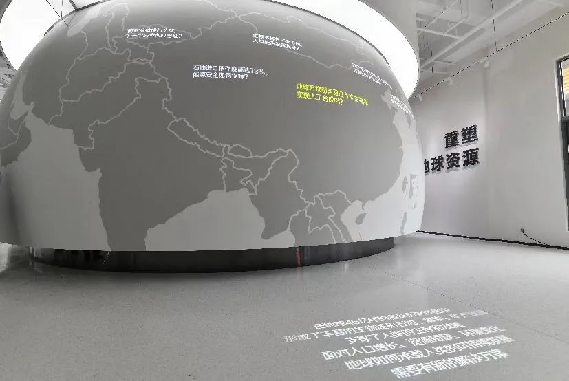 图片包含 室内, 桌子, 照片, 电脑

描述已自动生成